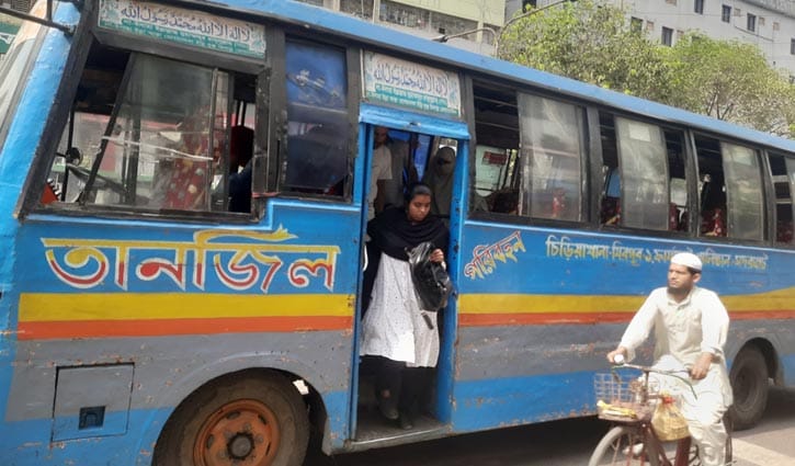 গণপরিবহনে বাড়তি ভাড়া নিয়ে বাগবিতণ্ডা