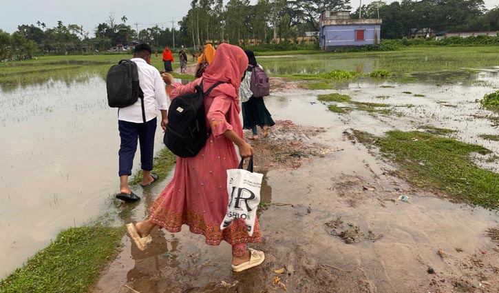 দেড় কিলোমিটার কাঁচা রাস্তায় হাজারো মানুষের দুর্ভোগ