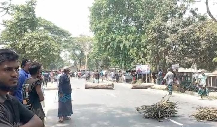 নাটোরে বিএনপির ২ গ্রুপের সংঘর্ষে আহত ১০, অগ্নিসংযোগ