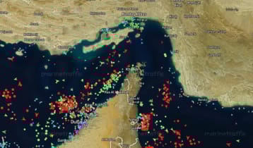 ২ জাহাজ আটক করেছে ইরান