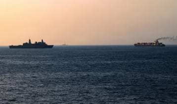 হরমুজ প্রণালিতে ইরানের প্রতিরক্ষাব্যবস্থায় হামলার পরিকল্পনা করছে যুক্তরাষ্ট্র