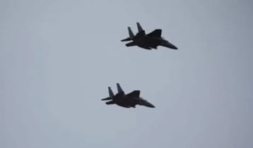 পাইলটদের ছবি তোলার কারণে দুই যুদ্ধবিমানের সংঘর্ষ