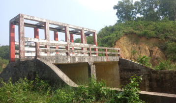 মৌলভীবাজারের দুটি স্লুইস গেট যেন কৃষকদের গলার কাঁটা