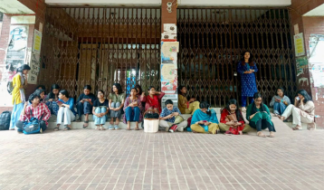 জাবিতে ধর্ষণচেষ্টার বিচার দাবিতে প্রশাসনিক ভবনে তালা জাবিতে ধর্ষণচেষ্টার বিচার দাবিতে প্রশাসনিক ভবনে তালা