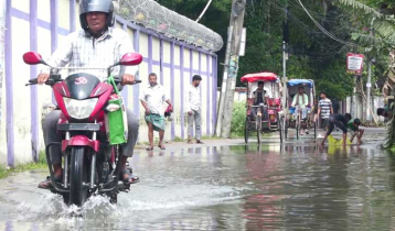 টানা বৃষ্টিতে রংপুর নগরীতে জলাবদ্ধতা, জনজীবনে দুর্ভোগ 