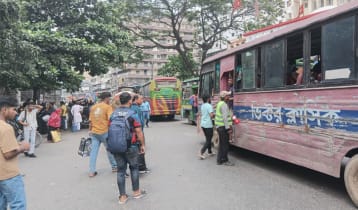 সরকারের ঘোষণার আগেই বাস ভাড়া বাড়ানোর পাঁয়তারা, বিপাকে যাত্রীরা