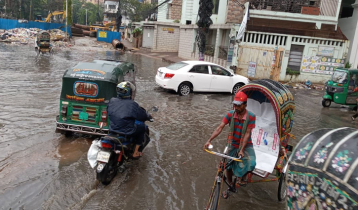 চট্টগ্রামে টানা বৃষ্টিতে শহরজুড়ে জলাবদ্ধতা