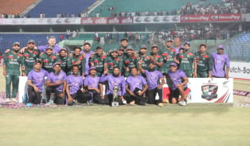 প্রতীক্ষার পথ পেরিয়ে পূর্ণতার হাসি