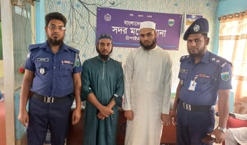 চাঁপাইনবাবগঞ্জে শিক্ষার্থীকে তুলে আছাড় মারার অভিযোগ, ২ মাদ্রাসা শিক্ষক গ্রেপ্তার