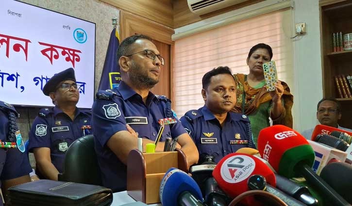 গাজীপুরে ৫ খুন: মেহেরপুরে আসামি ফোরকানের মোবাইল ফোন উদ্ধার