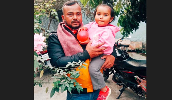 বজ্রপাতে বাবার মৃত্যু, কোল থেকে ছিটকে প্রাণ বাঁচল সন্তানের