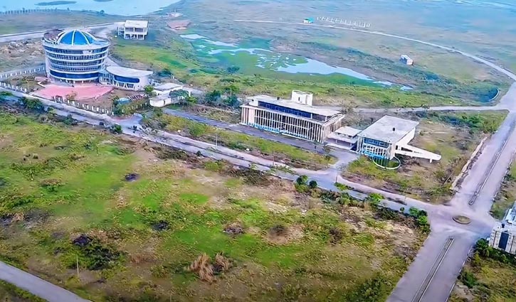 পাহাড়ের কোলে ‌‘ঘুমন্ত’ হাইটেক পার্ক