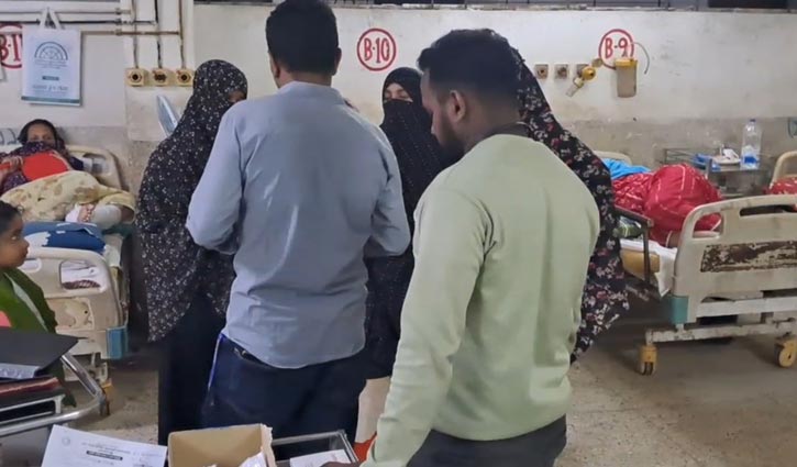 টুঙ্গিপাড়ায় দুই পক্ষের সংঘর্ষ, অন্তঃসত্ত্বা নারীসহ আহত ১০