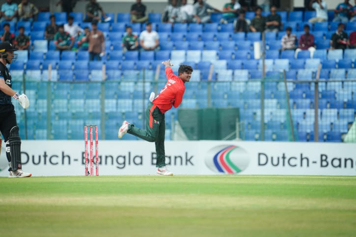 স্পিন ‘বিষ’ ছড়িয়ে আনন্দ