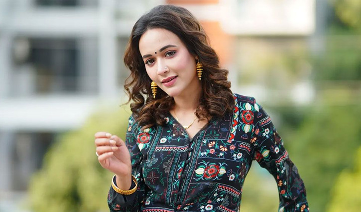 আমি চ্যালেঞ্জিং কাজ করতে পছন্দ করি: অহনা