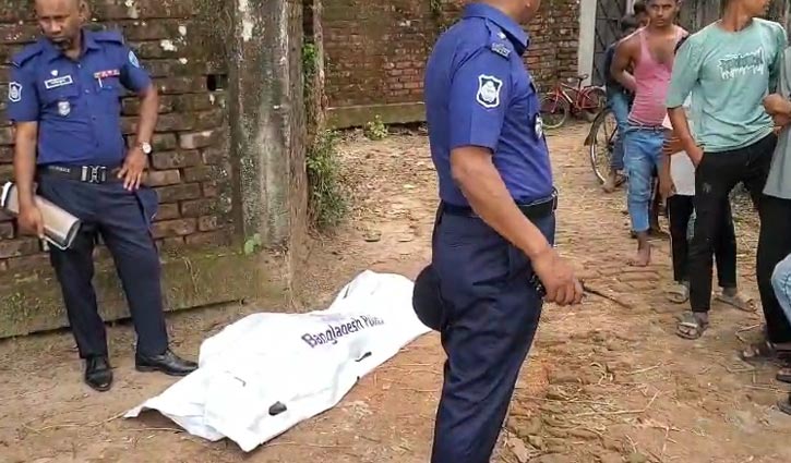 ফুলগাজী সীমান্তে অজ্ঞাত ব্যক্তির মরদেহ উদ্ধার