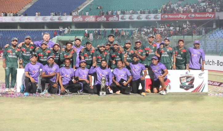 প্রতীক্ষার পথ পেরিয়ে পূর্ণতার হাসি