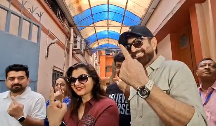 সস্ত্রীক ভোট দিয়ে কী বললেন জিৎ?