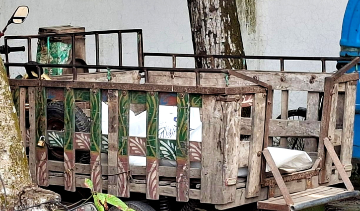 সিরাজগঞ্জে গৃহবধূর ঝুলন্ত মরদেহ উদ্ধার, পরিবারের দাবি হত্যা