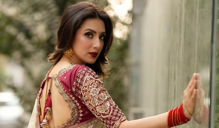 ভিডিও ধারণ নিয়ে সমালোচনা: মিম কী বললেন?