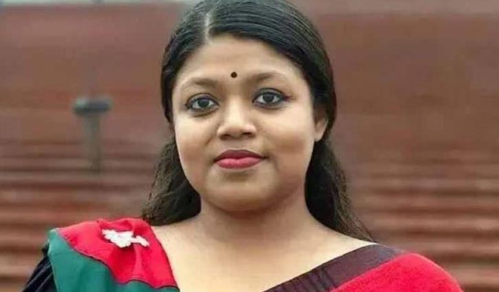নুসরাতকে এমপি হিসাবে গেজেট না করতে মনিরা শারমিনের আবেদন