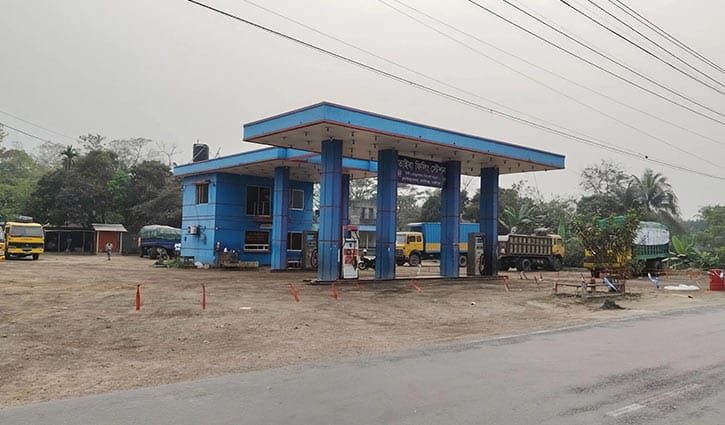 ফিলিং স্টেশনে দীর্ঘ সারি, স্বস্তির আশায় কালীগঞ্জে নতুন সিদ্ধান্ত 