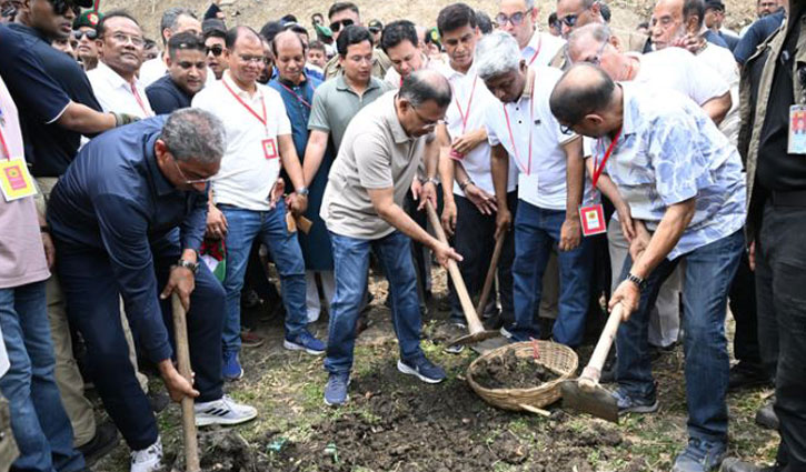 বাবার স্মৃতি বিজড়িত শার্শার উলসী খাল পুনঃখনন করলেন প্রধানমন্ত্রী