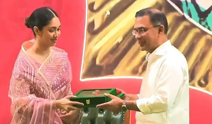 স্বাধীনতা পুরস্কার তুলে দিলেন প্রধানমন্ত্রী, খালেদা জিয়ার পদক গ্রহণ করলেন জাইমা