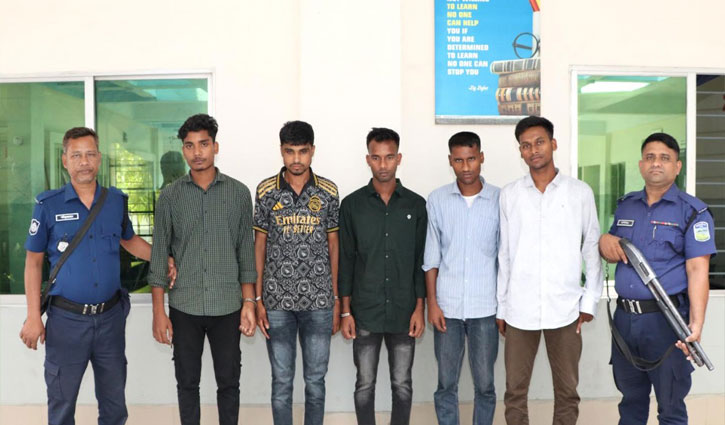 কনস্টেবল নিয়োগ পরীক্ষায় ১৮ লাখ টাকার চুক্তিতে ডিভাইস ব্যবহার, আটক ৫
