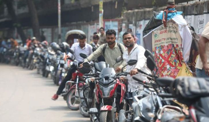 জ্বালানি সংকট ও মূল্যবৃদ্ধিতে ক্ষুব্ধ সাধারণ মানুষ