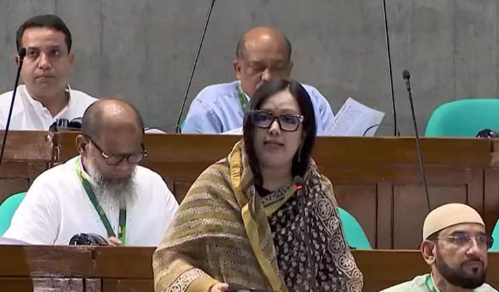 তেলের সংকট নেই, তাহলে ৩ কিলোমিটার লাইন কেন 