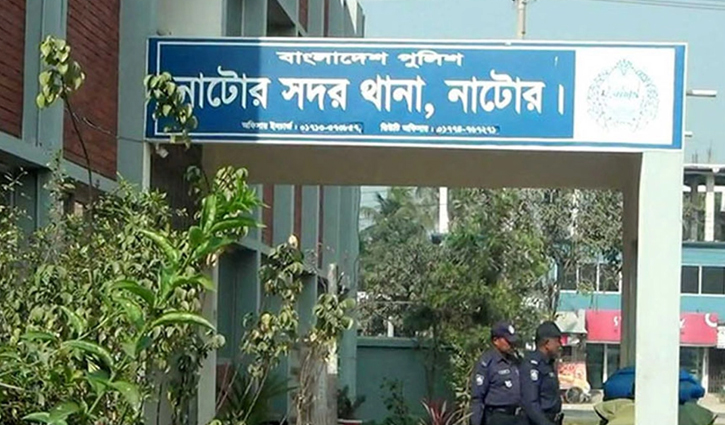 কাজ শেষে ফিরে বিশ্রাম নিচ্ছিলেন স্বামী, কুপিয়ে ‘মারলেন’ স্ত্রী