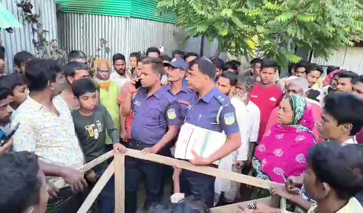 টয়লেটে মিলল শিশুর লাশ, আটক ৩