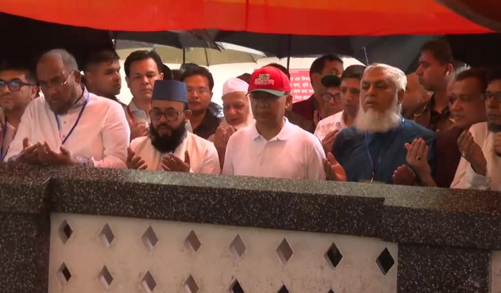 শাহজালাল (রহ.) মাজার জিয়ারত করলেন প্রধানমন্ত্রী