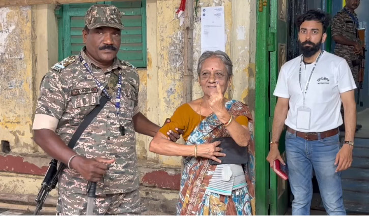 পশ্চিমবঙ্গে শেষ দফার ভোটগ্রহণ শুরু