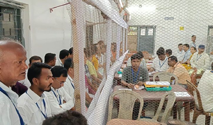 পশ্চিমবঙ্গে কড়া নিরাপত্তায় চলছে ভোট গণনা