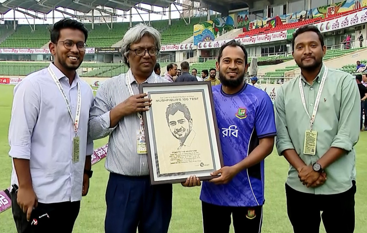 মুশফিকুর রহিমের হাতে টি-স্পোর্টসের স্মারক