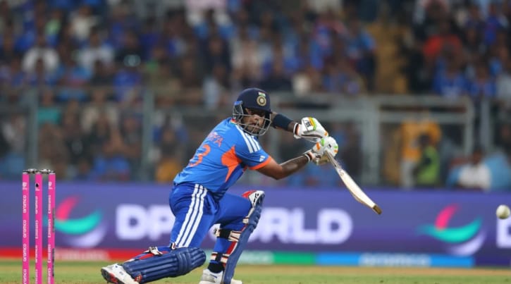 ভয়াবহ ব‌্যাটিং ধসের পর সূর্যকুমারে উদ্ধার ভারত