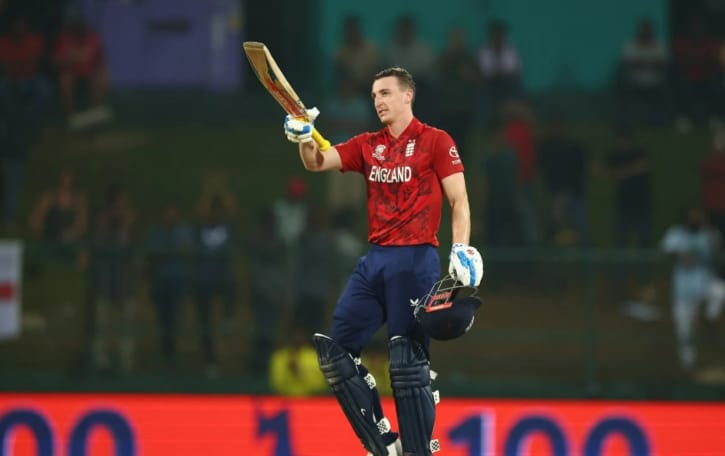 সেঞ্চুরিতে ব্রুকের শাসন, বিপর্যস্ত পাকিস্তান