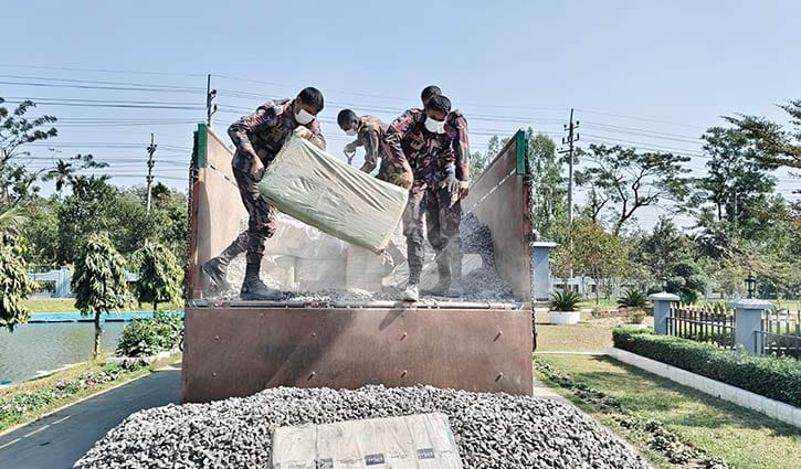 পাথরের নিচ থেকে ভারতীয় কসমেটিকস ও ওষুধ জব্দ