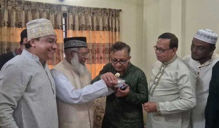 সিলেটে জয়ী-পরাজিত প্রার্থীদের কোলাকুলি ও মিষ্টিমুখ