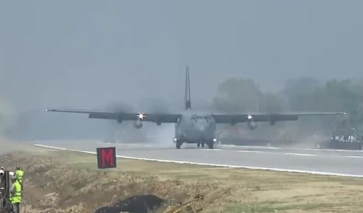 আসামে জরুরি অবতরণ করে বাংলাদেশ ও চীনকে কি বার্তা দিলেন মোদি