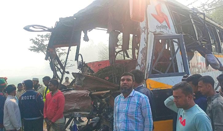 পাবনায় দুই বাসের সংঘর্ষে নিহত ২