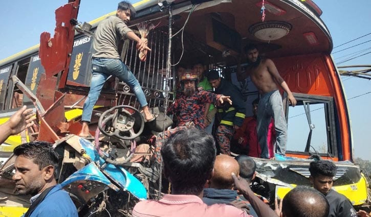 ময়মনসিংহে সড়ক দুর্ঘটনায় নিহত ২