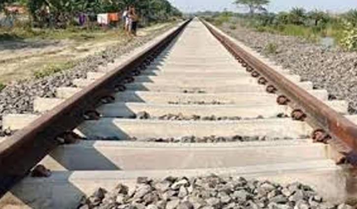 কুষ্টিয়ায় ট্রেনের ধাক্কায় মোটরসাইকেল আরোহী নিহত 