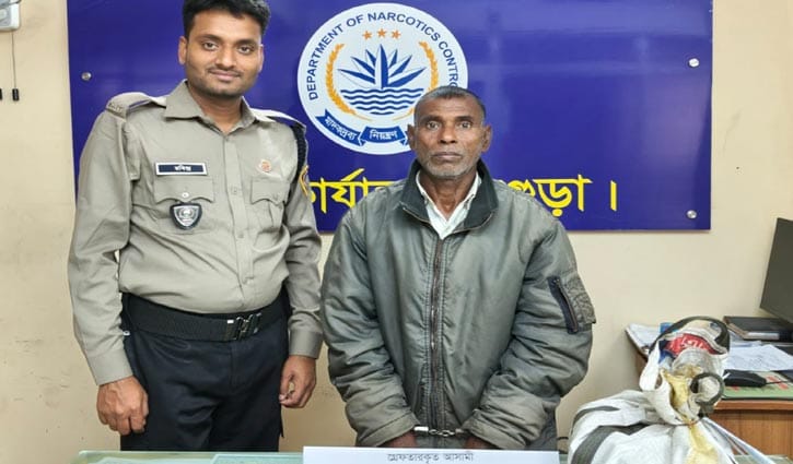 বাজারের ব্যাগে হচ্ছিল ইয়াবা পাচার, গ্রেপ্তার ১