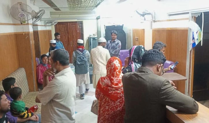 বগুড়ায় গর্ভবতীর মৃত্যু, স্বজনদের হাসপাতাল ভাঙচুর