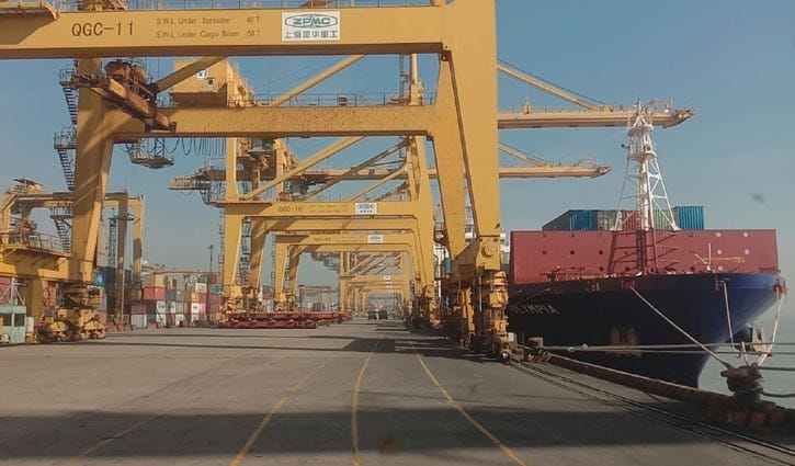 ধর্মঘটে অচল চট্টগ্রাম বন্দর