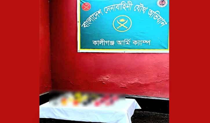 ঝিনাইদহে যৌথ বাহিনীর অভিযানে ককটেল, দা ও লাঠি উদ্ধার