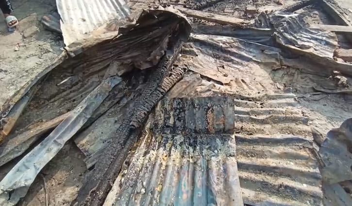 ঝালকাঠিতে জামায়াতের অফিসে আগুন, জড়িতদের গ্রেপ্তার দাবি